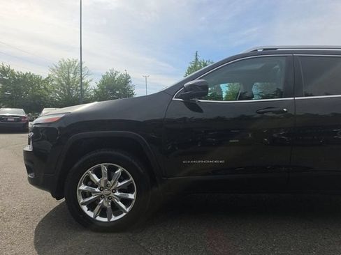 Used 2017 Jeep Cherokee Latitude w/ Comfort & Sound Group AWD/4WD image 29