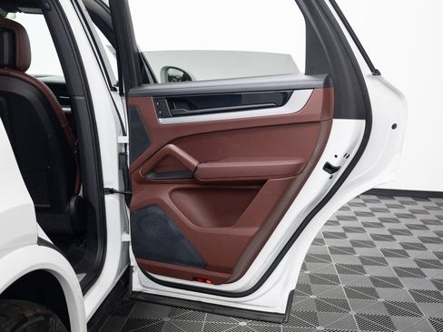 Certified 2024 Porsche Cayenne Base image 23