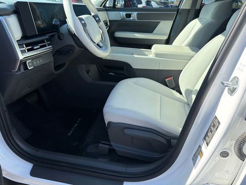 Used 2025 Hyundai Santa Fe SE w/ Tow & Go Package FWD image 9