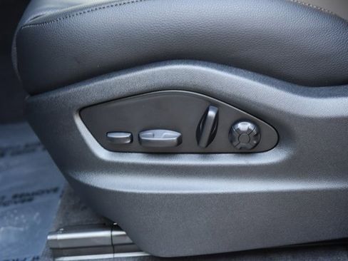 Certified 2025 Porsche Cayenne image 30