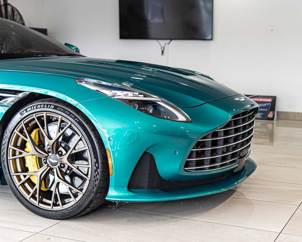 Used 2025 Aston Martin DB12 Convertible RWD image 3