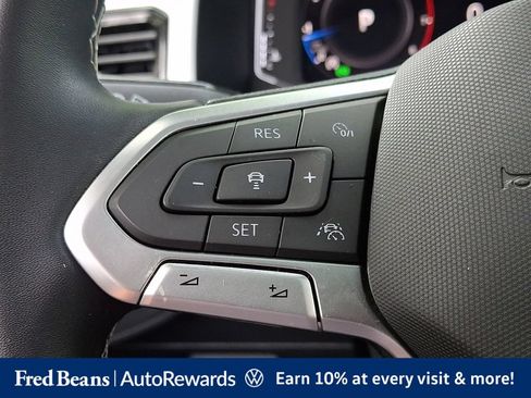 Certified 2022 Volkswagen Atlas Cross Sport SEL AWD/4WD image 28