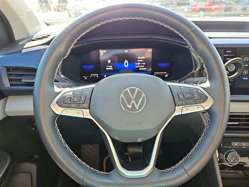 Used 2023 Volkswagen Taos SE w/ Panoramic Sunroof Package FWD image 21