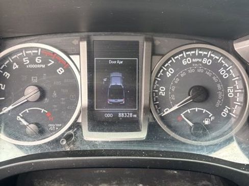 Used 2021 Toyota Tacoma SR5 RWD image 7