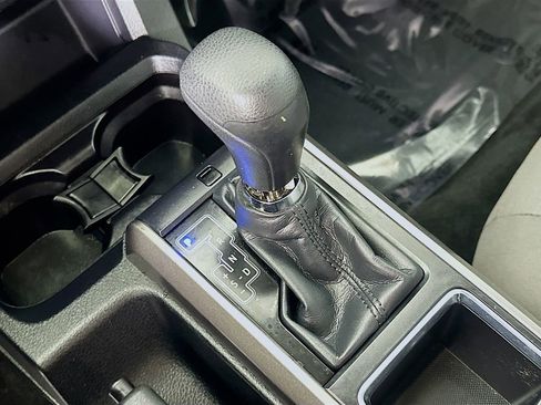 Used 2018 Toyota Tacoma SR5 image 31