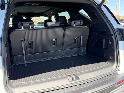 New 2026 Chevrolet Traverse Z71 w/ LPO, Floor Liner Package image 8