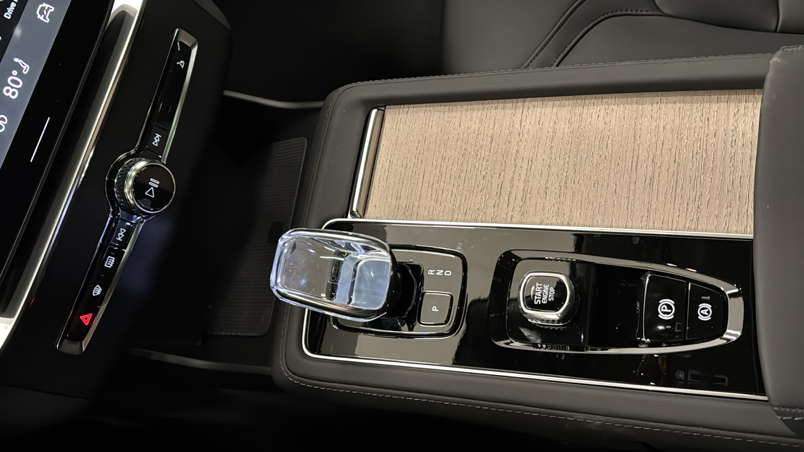 New 2026 Volvo XC90 T8 Plus w/ Protection Package Premier AWD/4WD image 19