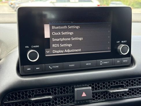 Used 2023 Honda HR-V LX image 9