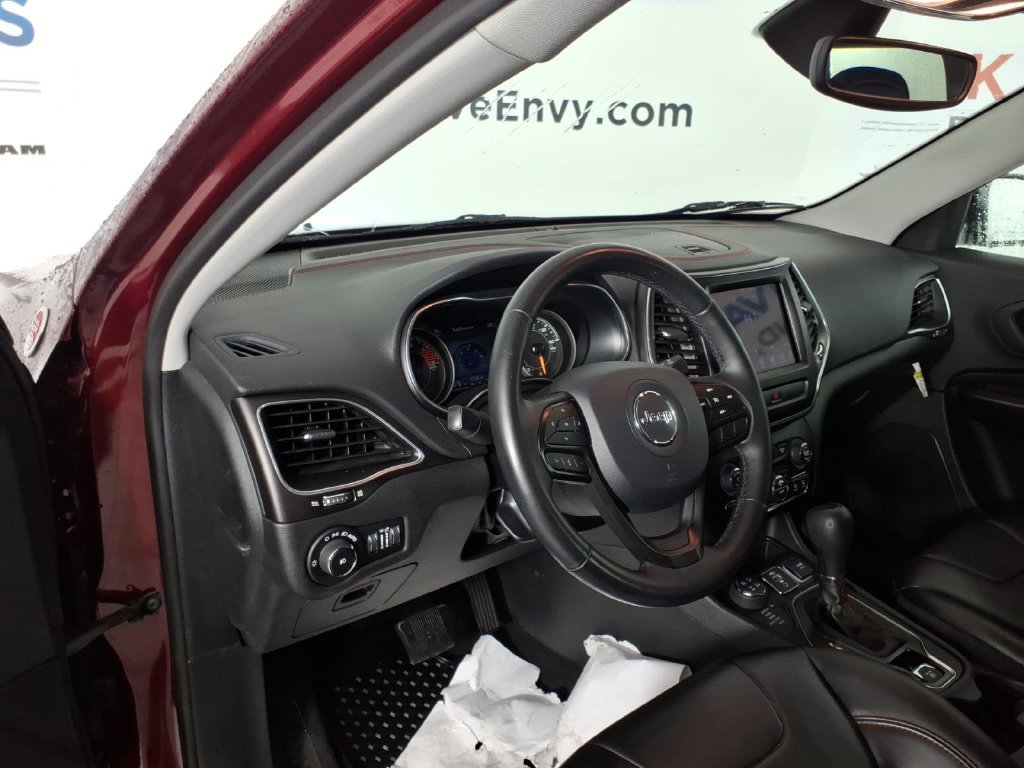 Used 2019 Jeep Cherokee Trailhawk w/ Cold Weather Group AWD/4WD image 12