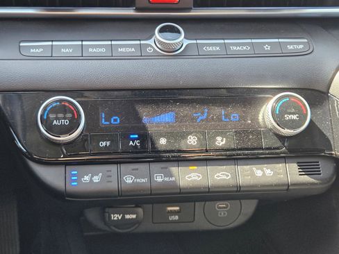 Used 2025 Hyundai Elantra Limited FWD image 22