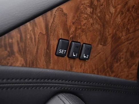 Used 2024 Nissan Armada SL w/ Captain's Chairs Package image 9