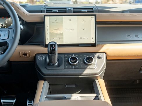 New 2025 Land Rover Defender 110 V8 image 19