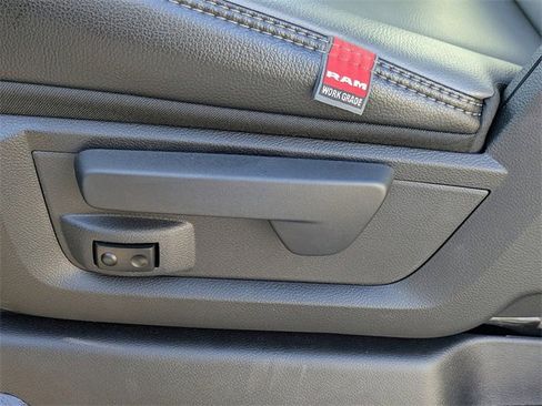 Used 2024 RAM 2500 Tradesman w/ Chrome Appearance Group image 17