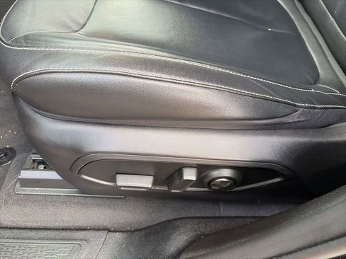 Used 2023 Jeep Grand Cherokee Limited image 25