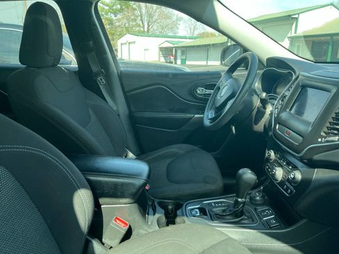 Used 2020 Jeep Cherokee Latitude image 9