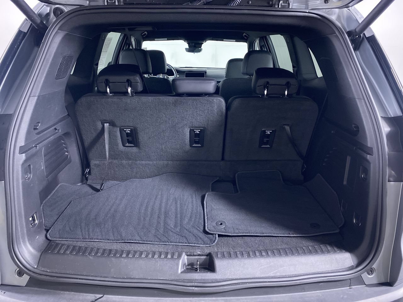Certified 2026 GMC Acadia Elevation w/ Elevation Premium Package FWD image 15