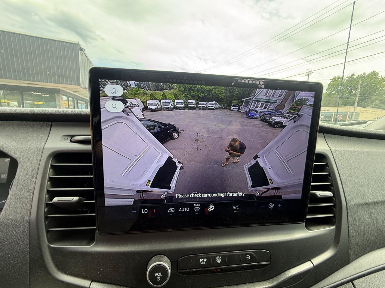 Used 2023 Ford E-Transit Medium Roof RWD image 19