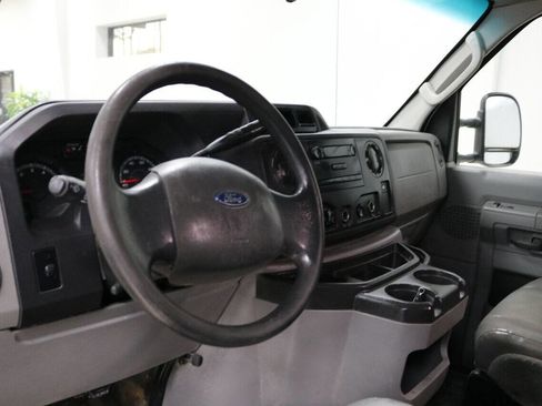 Used 2014 Ford E-150 and Econoline 150 w/ Power Group image 22