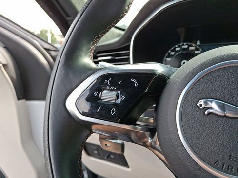 Used 2021 Jaguar F-PACE SVR image 25