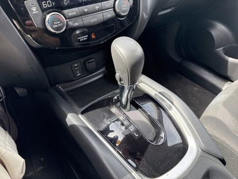Used 2016 Nissan Rogue SV FWD image 33