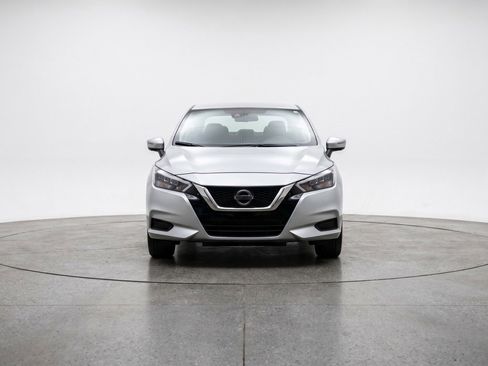 Used 2025 Nissan Versa SV image 2