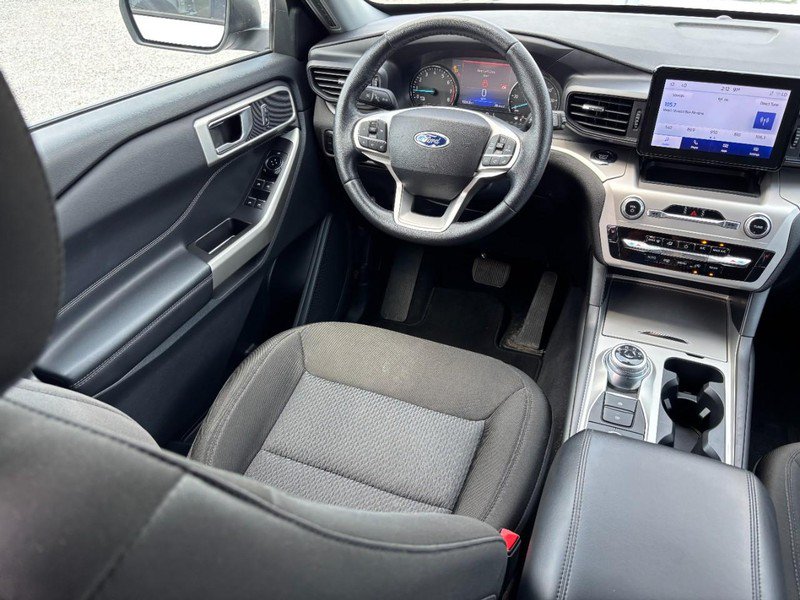 Used 2023 Ford Explorer XLT AWD/4WD image 15