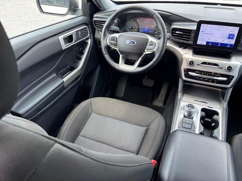 Used 2023 Ford Explorer XLT AWD/4WD image 15