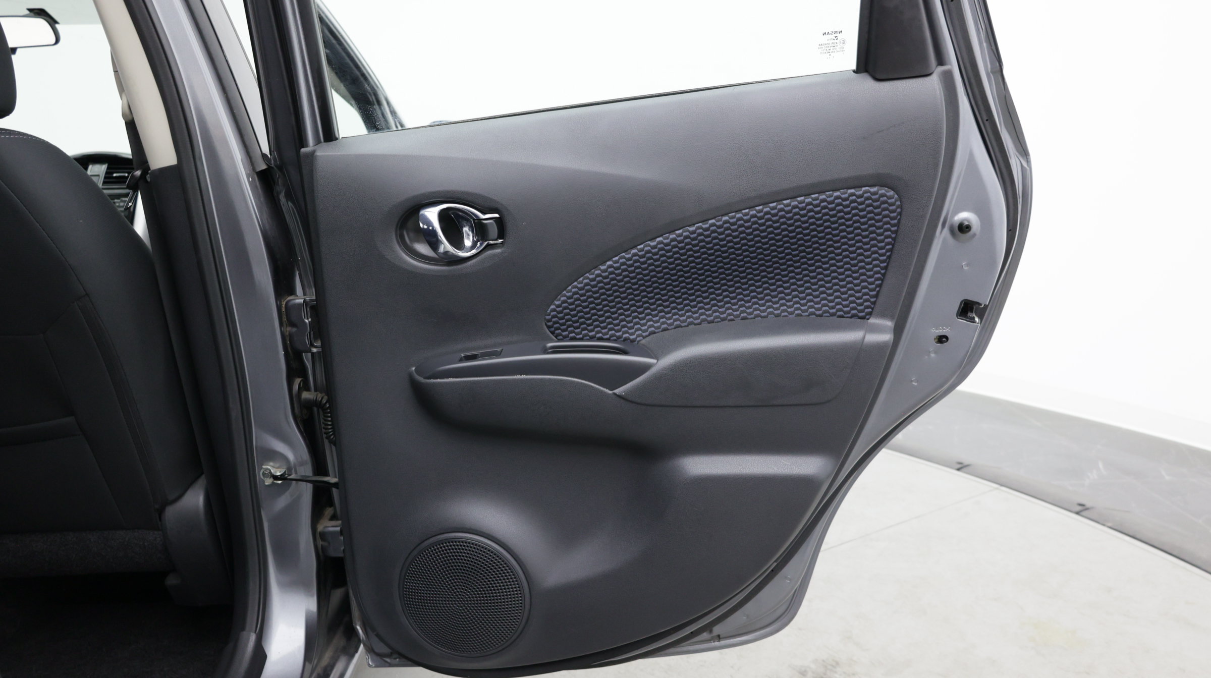 Used 2018 Nissan Versa Note SV FWD image 34