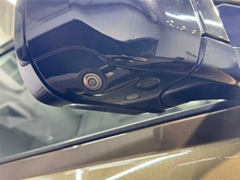 Used 2020 Land Rover Defender 110 SE image 11