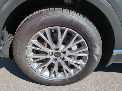 Certified 2025 Genesis GV80 2.5T Standard AWD/4WD image 11
