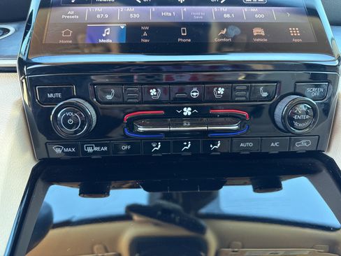 Used 2022 Jeep Grand Cherokee L Limited w/ Luxury Tech Group II image 18