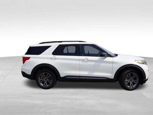 Certified 2024 Ford Explorer XLT w/ Equipment Group 202A AWD/4WD image 3