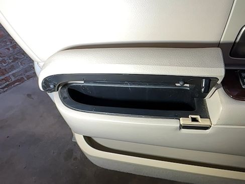 Used 2007 Lincoln Town Car Signature RWD image 46