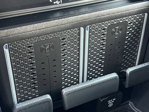 Used 2025 RAM 2500 Laramie AWD/4WD image 38