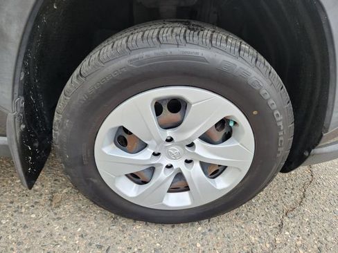 Used 2019 Toyota RAV4 LE w/ Carpet Mat Package image 21