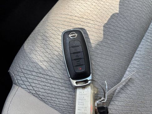 Used 2025 Nissan Rogue SV AWD/4WD image 21