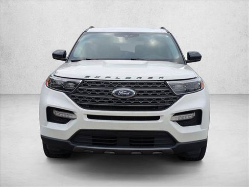 Used 2024 Ford Explorer XLT w/ Equipment Group 202A AWD/4WD image 2