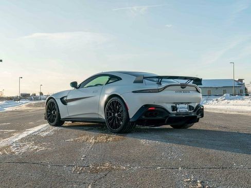Used 2022 Aston Martin V8 Vantage Coupe image 36