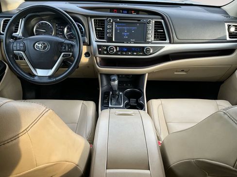 Used 2018 Toyota Highlander XLE image 15