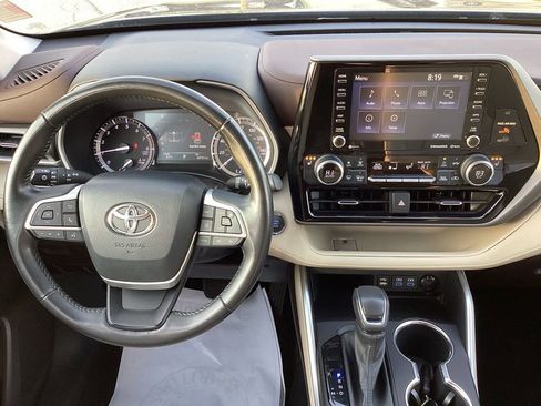 Used 2022 Toyota Highlander XLE image 20