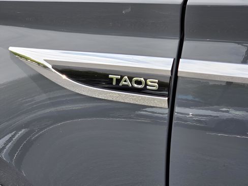 Used 2023 Volkswagen Taos SE FWD image 30