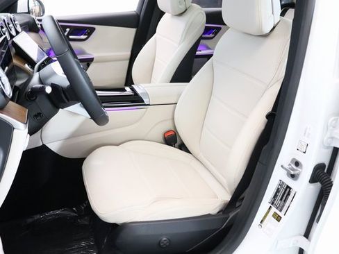 Used 2025 Mercedes-Benz GLC 350e 4MATIC image 16