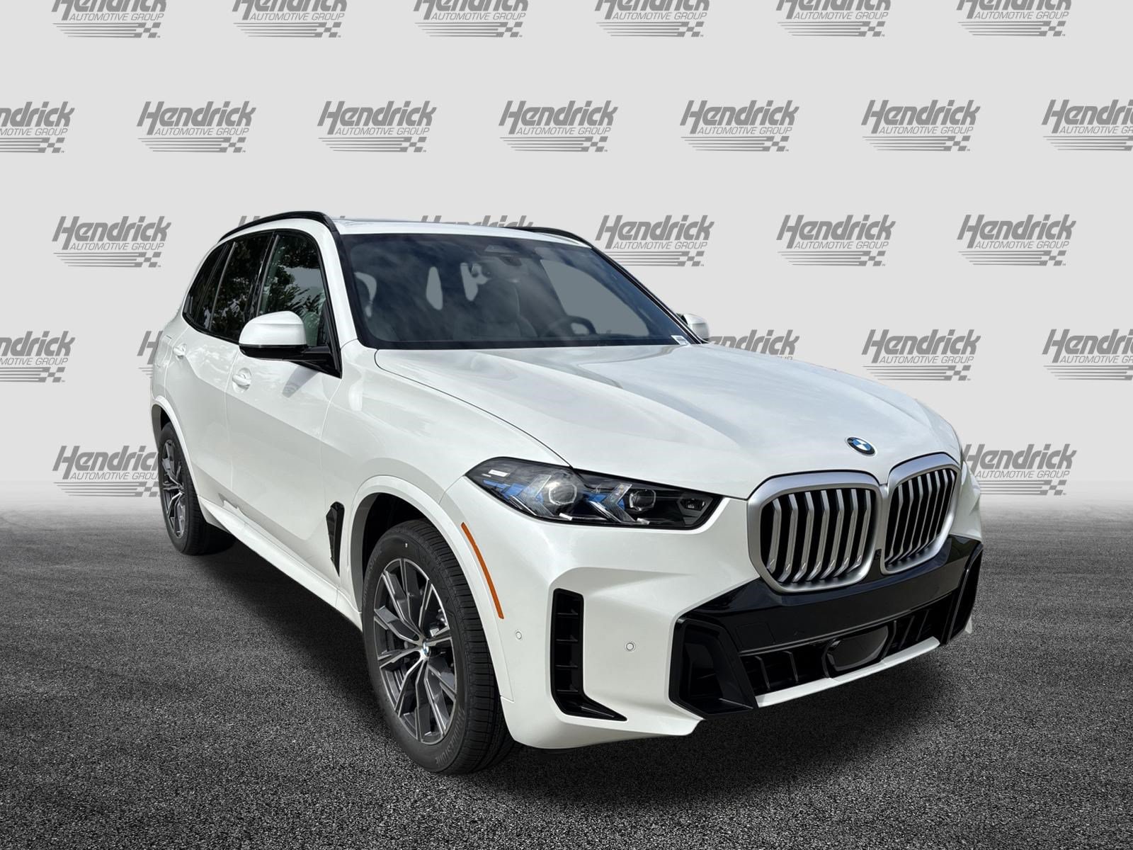 Certified 2026 BMW X5 xDrive40i w/ M Sport Package AWD/4WD image 2