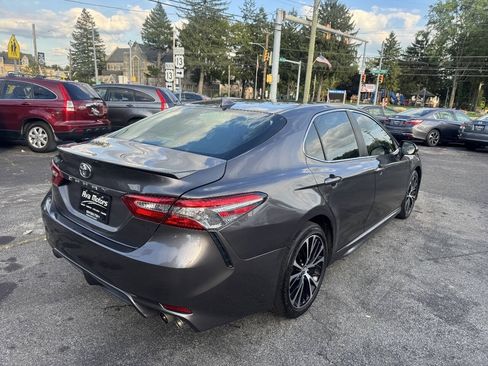 Used 2019 Toyota Camry SE FWD image 5