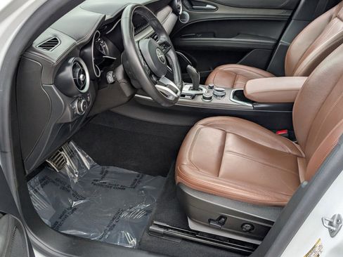 Used 2023 Alfa Romeo Stelvio Ti image 8