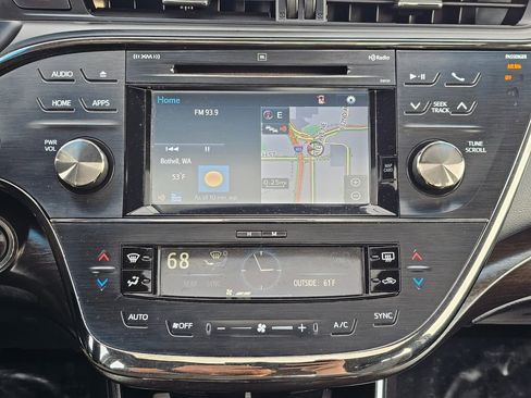 Used 2016 Toyota Avalon Limited image 31