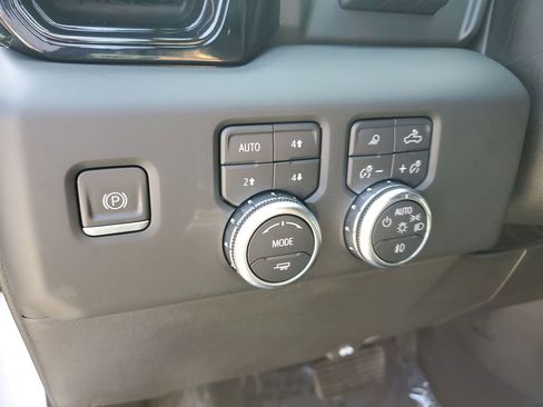 Used 2022 GMC Sierra 1500 AT4 w/ Technology Package image 24