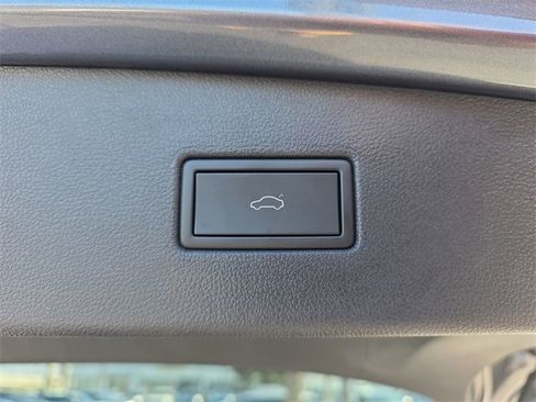 Certified 2024 Volkswagen Tiguan SEL R-Line image 10