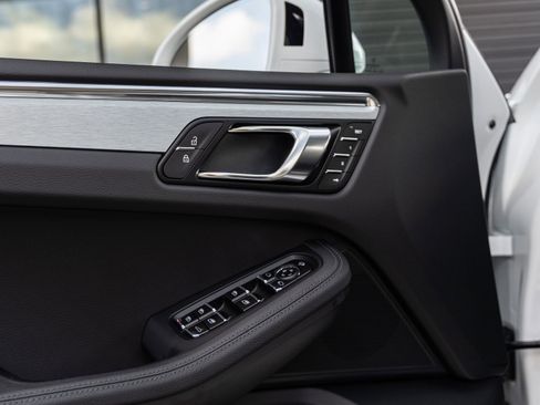 Certified 2026 Porsche Macan AWD/4WD image 21