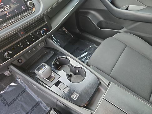 Used 2024 Nissan Rogue S image 26